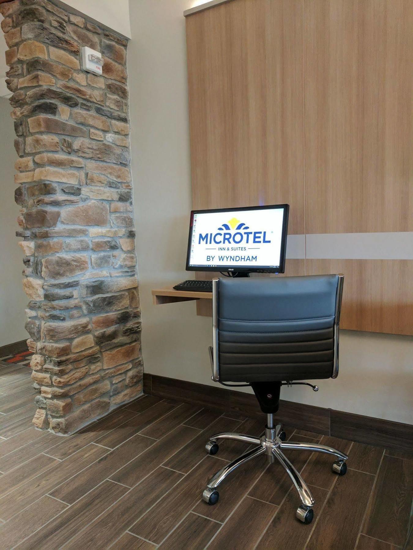 Microtel Inn & Suites By Wyndham Clarion Εξωτερικό φωτογραφία